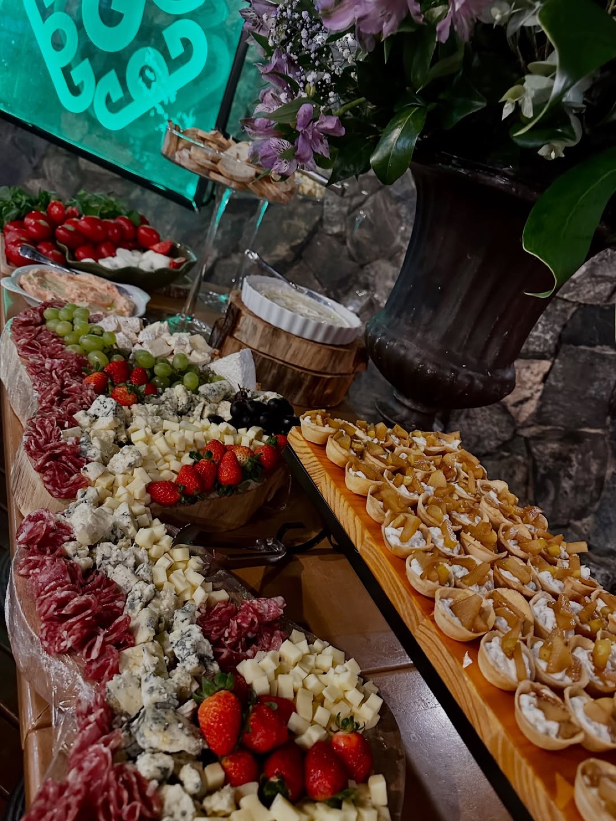 Buffet montado para evento corporativo no Garden Experience
